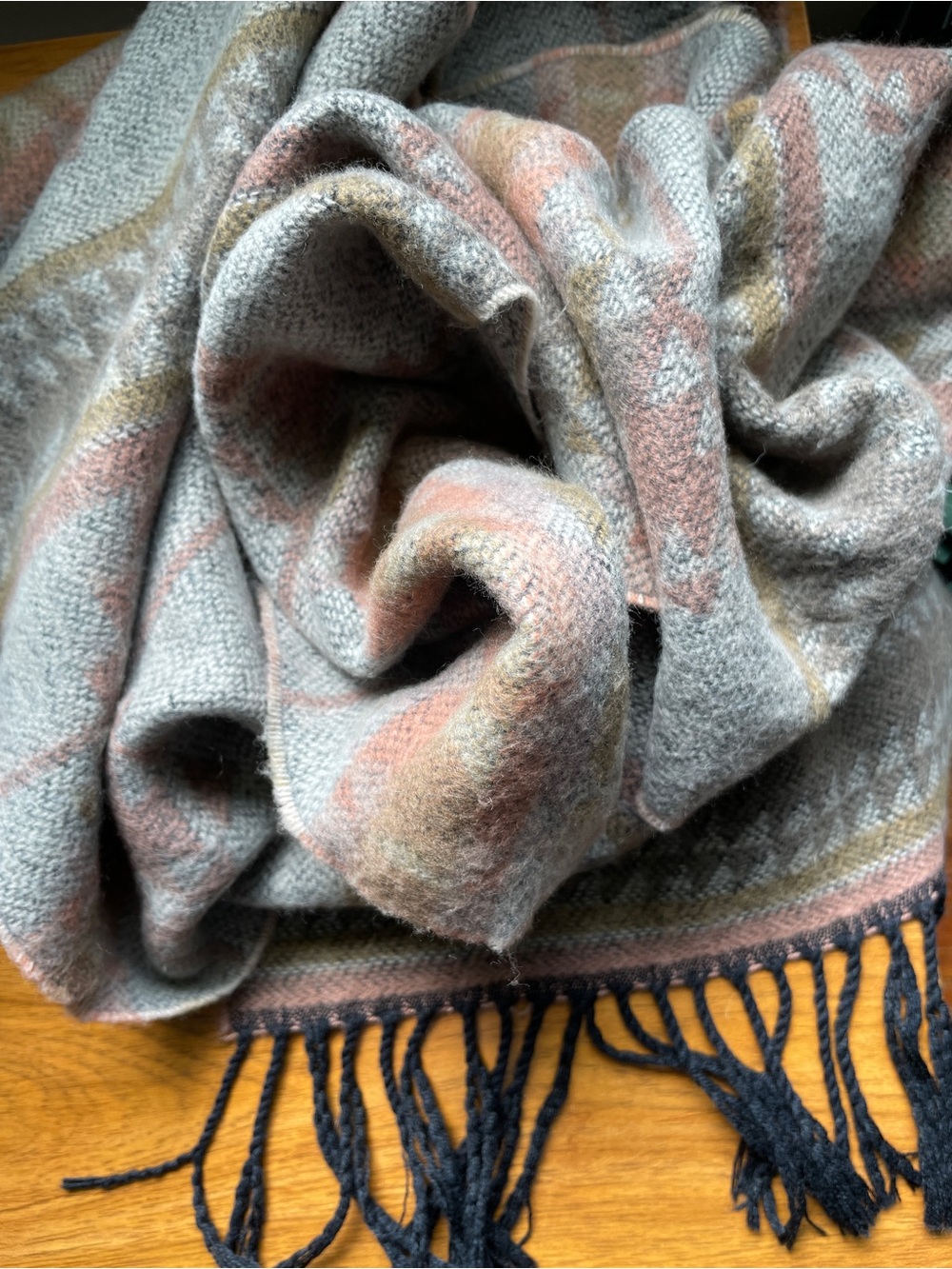 vintage cashmere scarf desert gray and pink LN mint condition - Picture 2 of 8